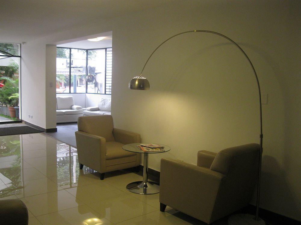 El Angolo Lima Exterior foto